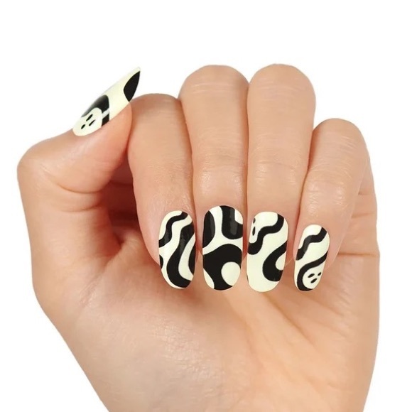 Color Street Nail Strips - Feeling Fab-boo-lous *RETIRED SHADE* - Picture 2 of 2